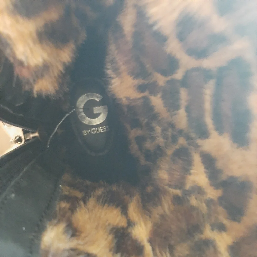 EUC G by GUESS ANKLE BOOTS. SUEDE UPPERS TRIMMED IN FAUX LEOPARD FUR.